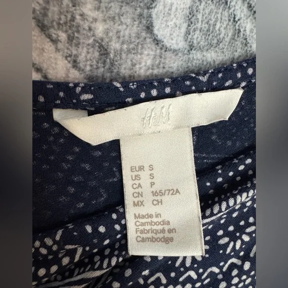 H&M (S) V Neck Romper with Pockets Navy and White - Picture 3 of 9